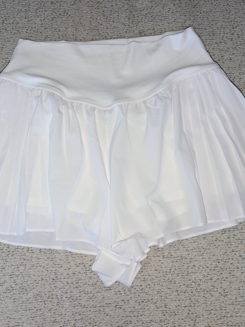 NWT AERIE Pleated Women’s Shorts SIZE LARGE - Picture 2 of 3